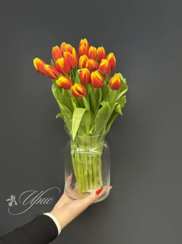 Тюльпаны в вазе 