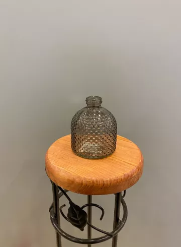 Ваза-бутылочка «Каро» серая от интернет-магазина цветов в 