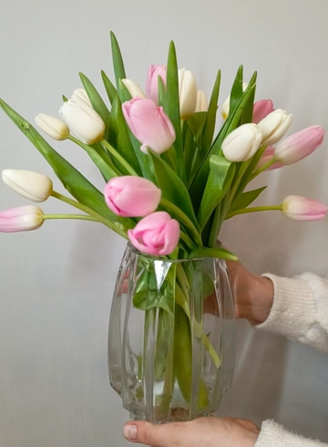 Тюльпаны в Вазе &laquo;25&raquo; Нежность от интернет-магазина цветов в 