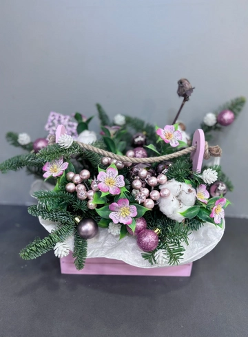 Новогодняя композиция &laquo; Новогодние ожидания&raquo; от интернет-магазина цветов в 