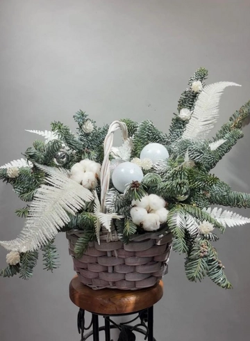 Новогодняя композиция &laquo;Снежинка&raquo; от интернет-магазина цветов в 