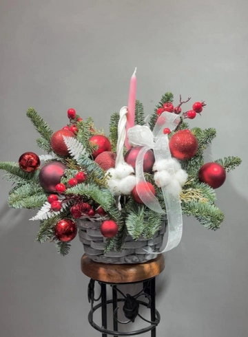 Новогодняя композиция &laquo;Рябина&raquo; от интернет-магазина цветов в 