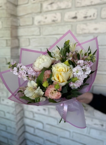 Букет &laquo;Запах весны&raquo; с Эустомой от интернет-магазина цветов в 