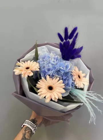 Букет &laquo;Лагурус&raquo; с герберами  от интернет-магазина цветов в 