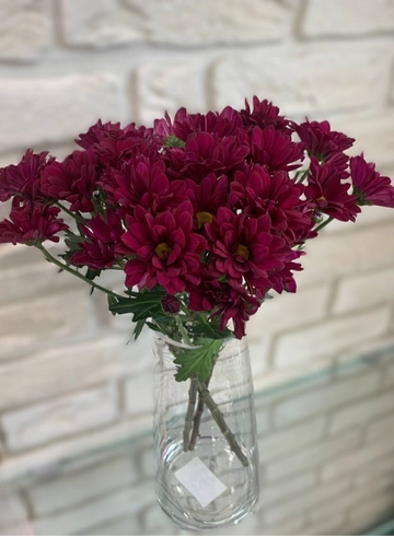 Букет из хризантем в вазе от интернет-магазина цветов в 