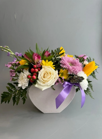 Композиция &laquo;Мирабель&raquo; от интернет-магазина цветов в 