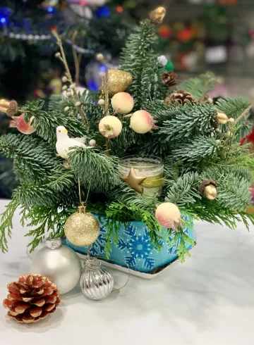 Композиция «Новогодняя» №22 от интернет-магазина цветов в 